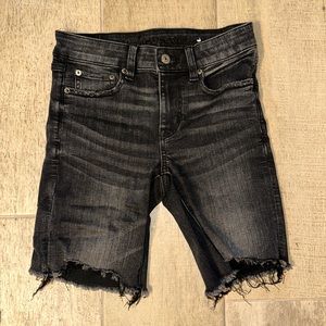 AE SKINNY BERMUDA SIZE 2